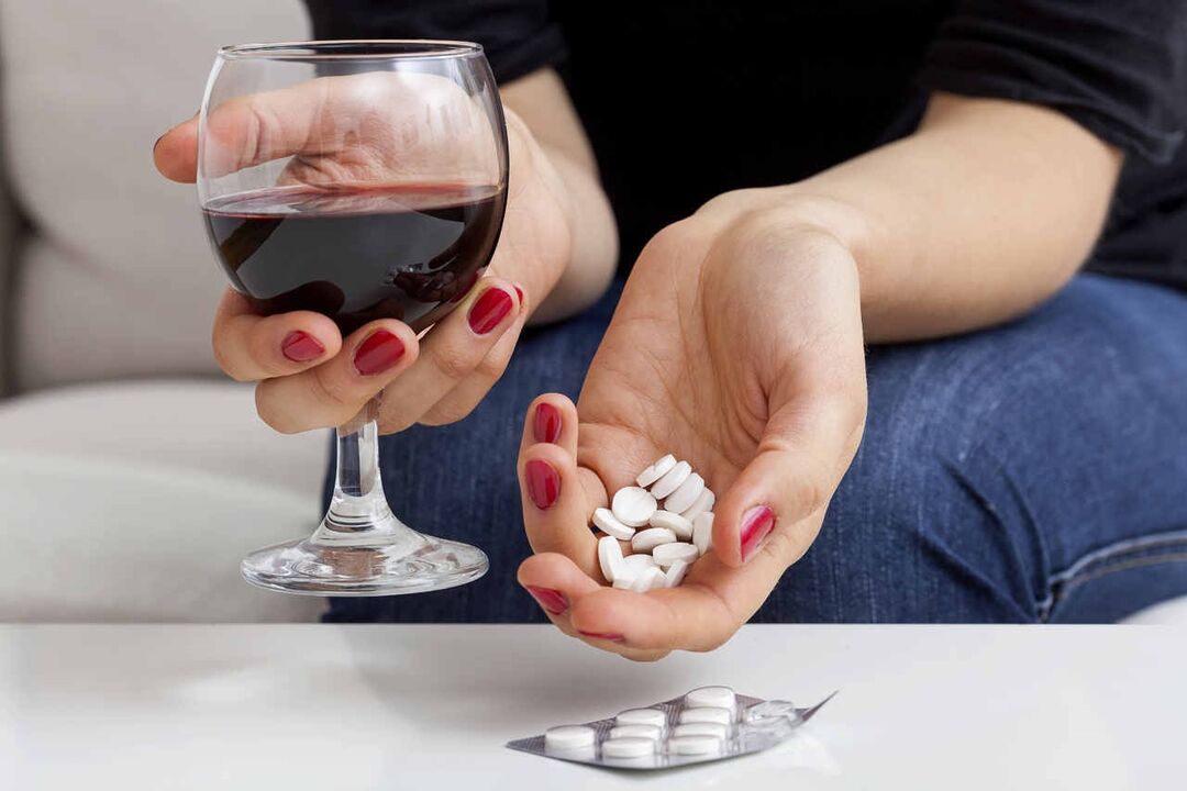 compatibility of taking antibiotics and alcohol