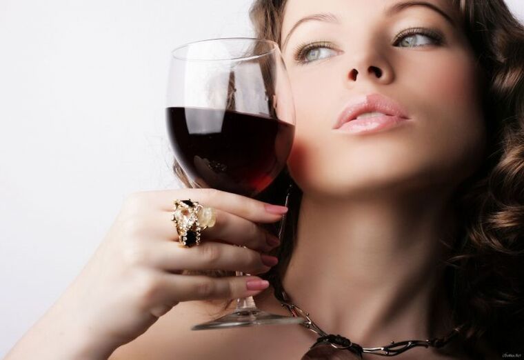 A wealthy woman is also susceptible to alcoholism
